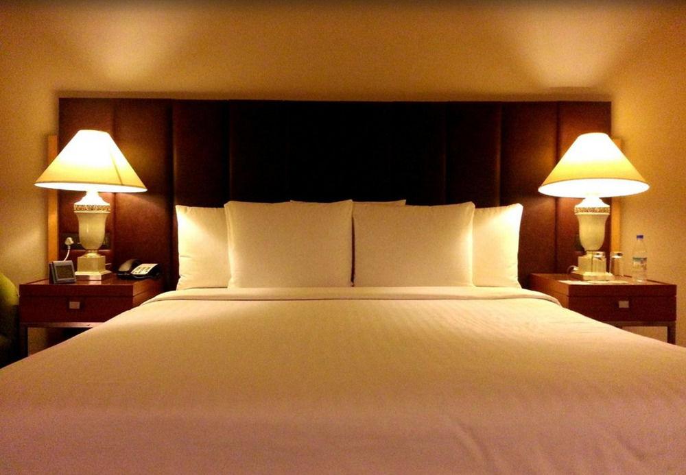 海得拉巴万怡酒店 外观 照片 A bed